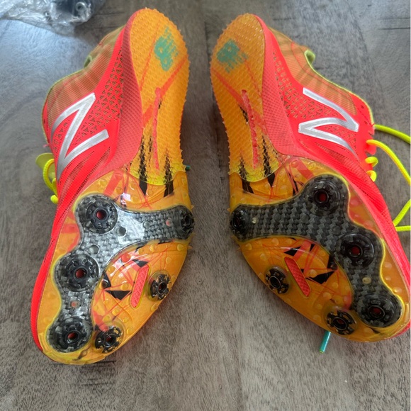 New Balance Women’s Middle Distance Track Spikes MD800 - Picture 2 of 10
